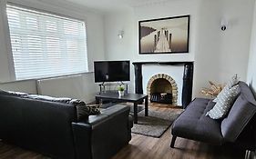 The Crescent, 3 Bed House With 2-3 Parking Spaces, Great For Contractors And Family